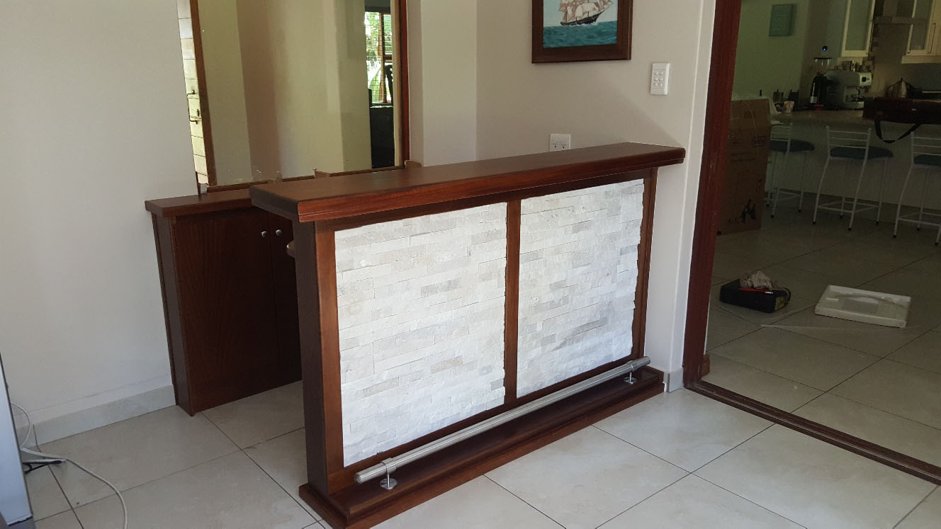 Compacy Bar in Solid Mahogany Wood